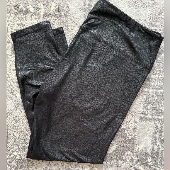 Black Snake Skin Patterned Leggings - Picture 1 of 8